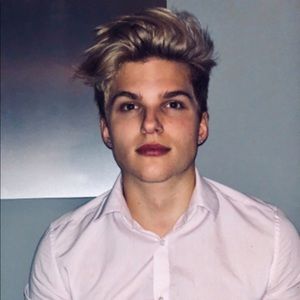 Meet your Posher, Travis